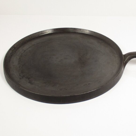 Vintage McClary’s #9 Cast Iron Round Griddle Skillet it measures11 Inches in Dia - Picture 3 of 8